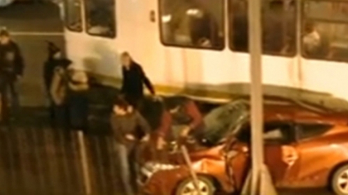 Momente de panica, in centrul Bucurestiului! Un tramvai a deraiat, dupa ce ar fi fost lovit de o masina, in Pasajul Victoriei