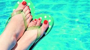 La ce trebuie sa avem grija cand mergem la strand. Ce boli putem lua de la piscina