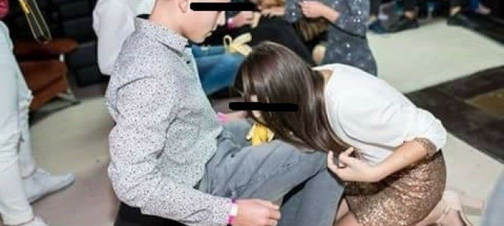 BOMBĂ ÎN SCANDALUL SEXUAL BANANA! Nimeni nu a observat un detaliu al scenelor explozive