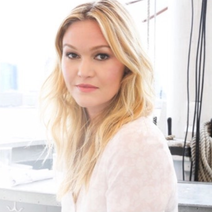 Julia Stiles e însărcinată