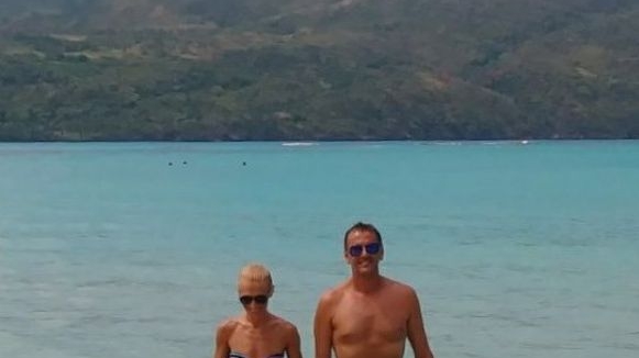 Ce tandru e Cosmin Cernat cu soția! Imagini fierbinți din Republica Dominicană