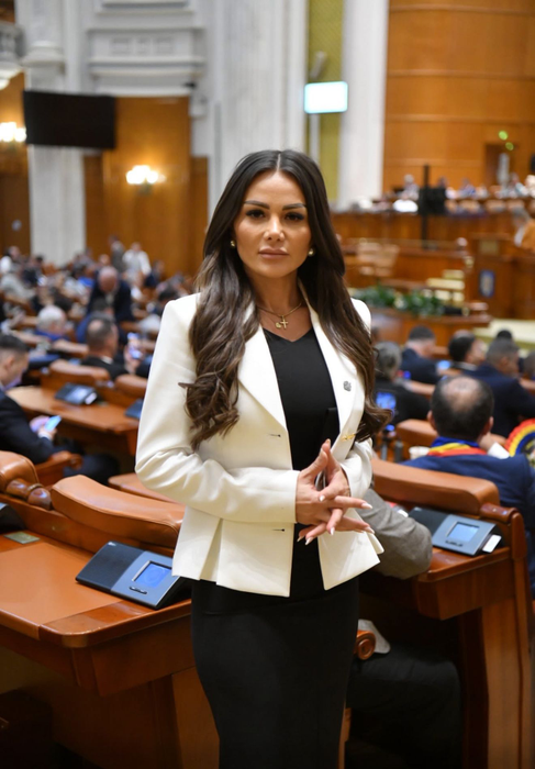 Schimbarea la față a deja celebrei senatoare: Valentina Aldea, social media vs realitate
