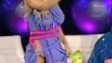 VIDEO Incident in direct! Andreei Balan i s-au vazut chilotii in timp ce ii dadea lectii de dans Deliei Matache la Te cunosc de undeva