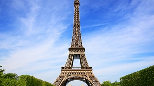 Panică în Paris! Turnul Eiffel a fost evacuat în această seară! Ce s-a întâmplat