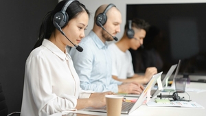 Ce salariu are un operator call center în 2026. Venitul lunar crește în funcție de limbile străine vorbite