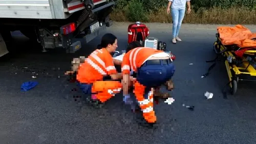 Accident înfiorător în Lipova: un copil și mătușa lui, spulberați pe trecerea de pietoni de un TIR. Băiatul a murit pe loc