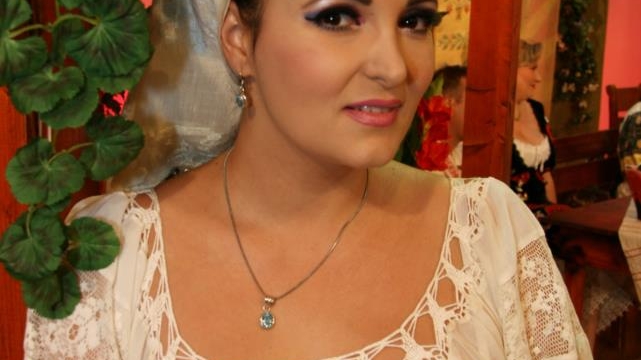 "Nicoleta Luciu a muzicii populare" s-a ales cu arsuri serioase in urma unei proceduri de infrumusetare!