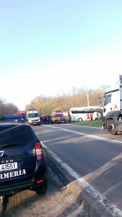 VIDEO. Accident grav în Teleorman! Un autoturism și un microbuz s-au ciocnit frontal: 12 victime. A fost activat planul roșu de intervenție