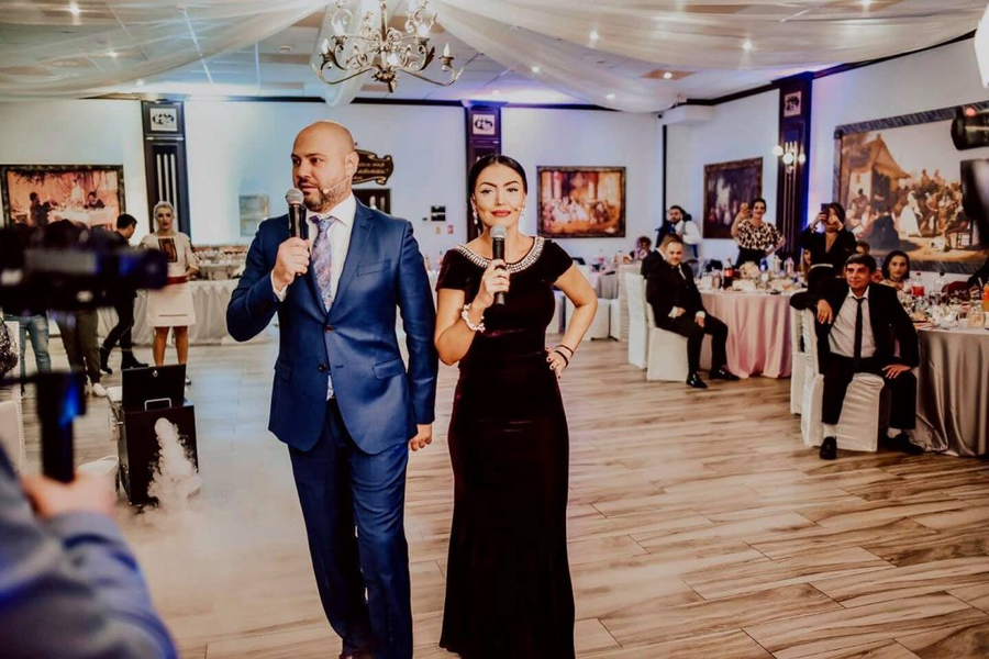 Mihai Mitoșeru prezintă împreună cu Andreea Mantea emisiunea “Se strigă darul” care este difuzată la Kanal D© Facebook