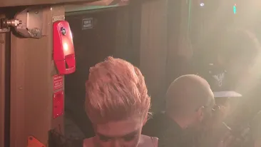 Sore a urcat in rochie de gala in tramvai. Nu au calcat-o pasagerii, insa a avut probleme cu echilibrul si cu deplasarea pe culoar