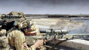 Un lunetist britanic a impuscat mortal doi talibani de la peste 2,4 kilometri distanta!