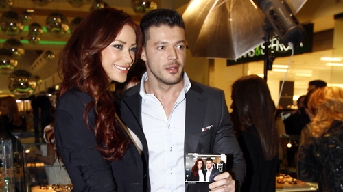 Victor Slav nu stie ce-l asteapta! Bianca are planuri… fierbinti! Se pregateste sa-i monteze o bara de dans in dormitor!