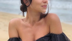 Inna, apariție de senzație pe plajă! Artista i-a lăsat pe toți mască
