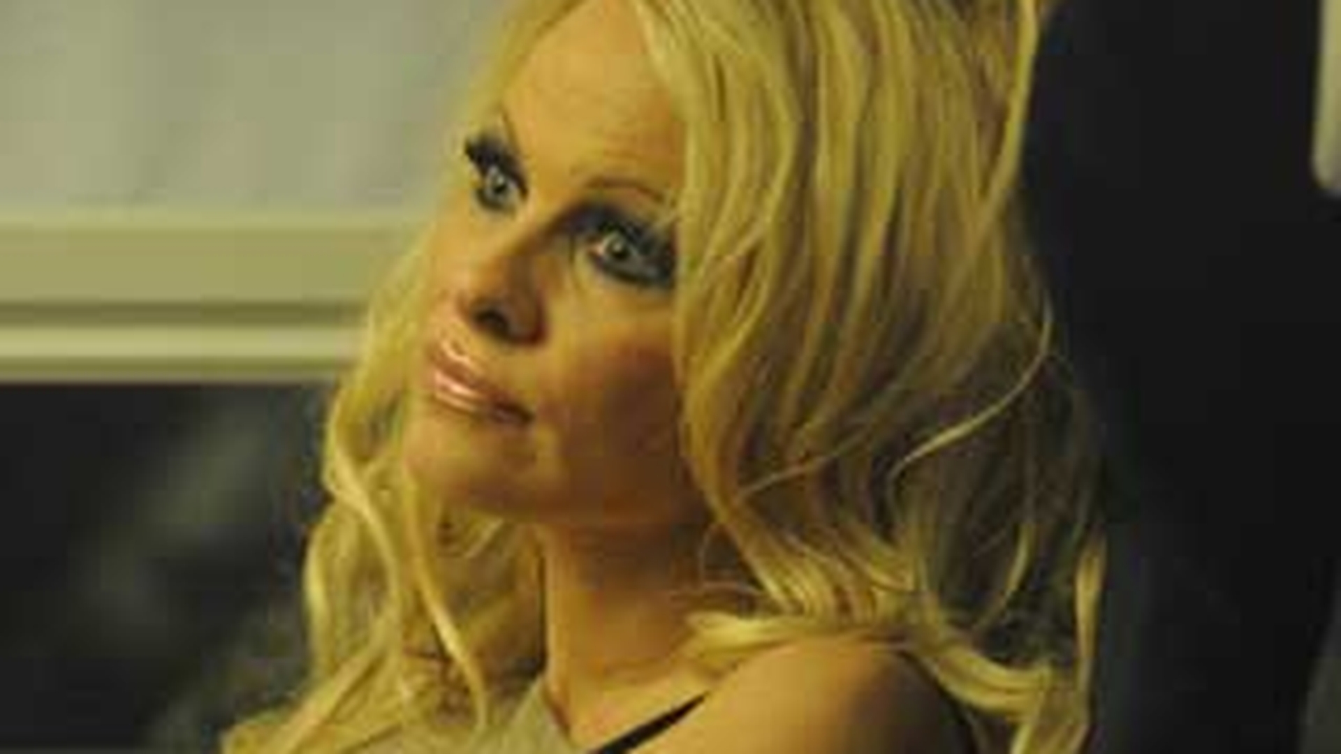 Pamela Anderson, in stare de soc dupa ce un barbat a hartuit-o in tren!