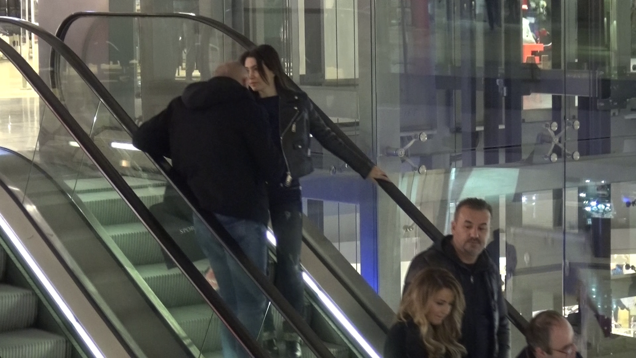 Bogdan Stelea & iubita plătesc parcarea ”fifty-fifty”!