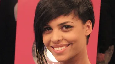 Andreea Popescu, cu fundul si tatuajele la vedere! Cu posteriorul asta baga in boala orice barbat