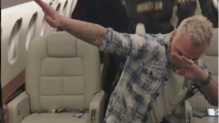 GIANLUCA VACCHI a început noul an corespunzător! Ce a putut să facă în avion, de faţă cu toată lumea