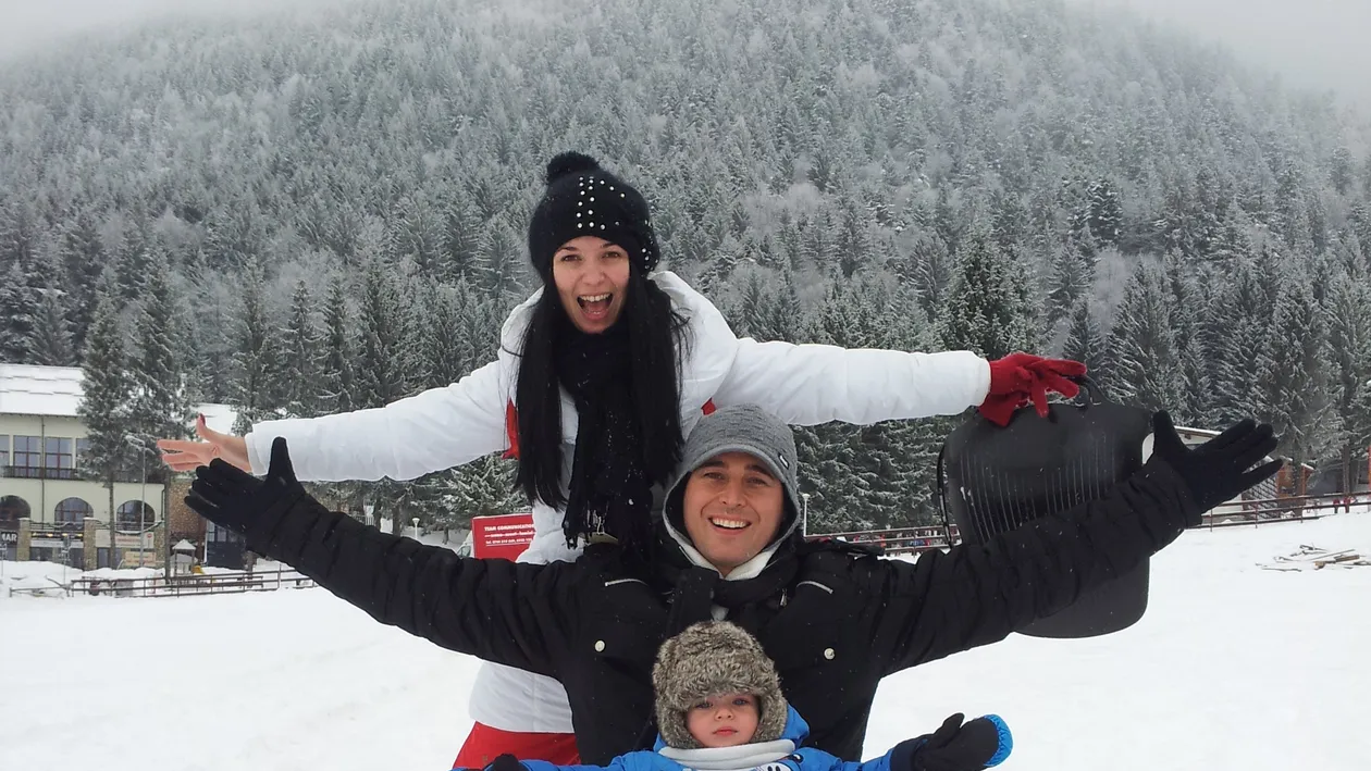 Deea si Dinu Maxer si-au lansat fiul la... zapada! L-au tinut pe partie de dimineata pana seara! Vezi cum a reactionat micutul!