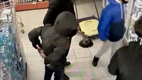 Copii surprinși de camerele de supraveghere în timp ce furau vodka din supermarket VIDEO