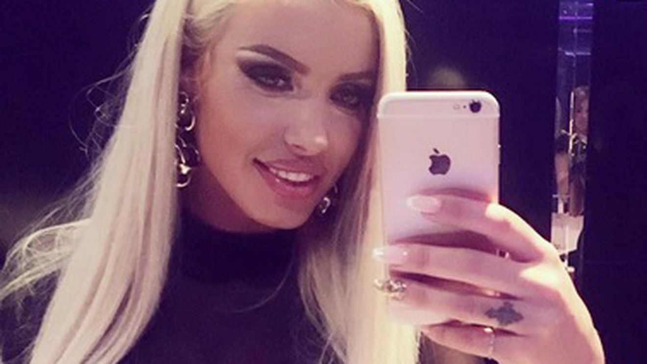 Loredana Chivu se iubeşte cu sosia lui Alex Velea? Prietenii au rămas muţi de uimire când i-au văzut aşa