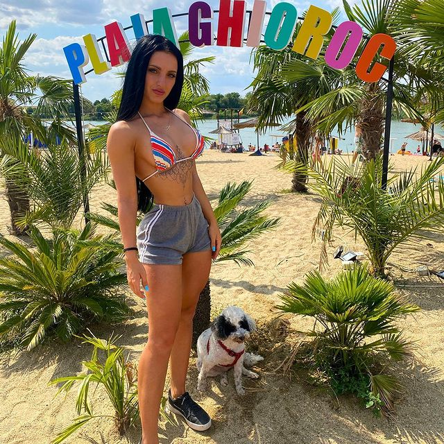 Alexxa este antrenoare de fitness