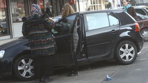 Face milostenii cu hrana pentru catei! Anca Badiu a dat sfaturi si bobite unei femei care a abordat-o pe strada!