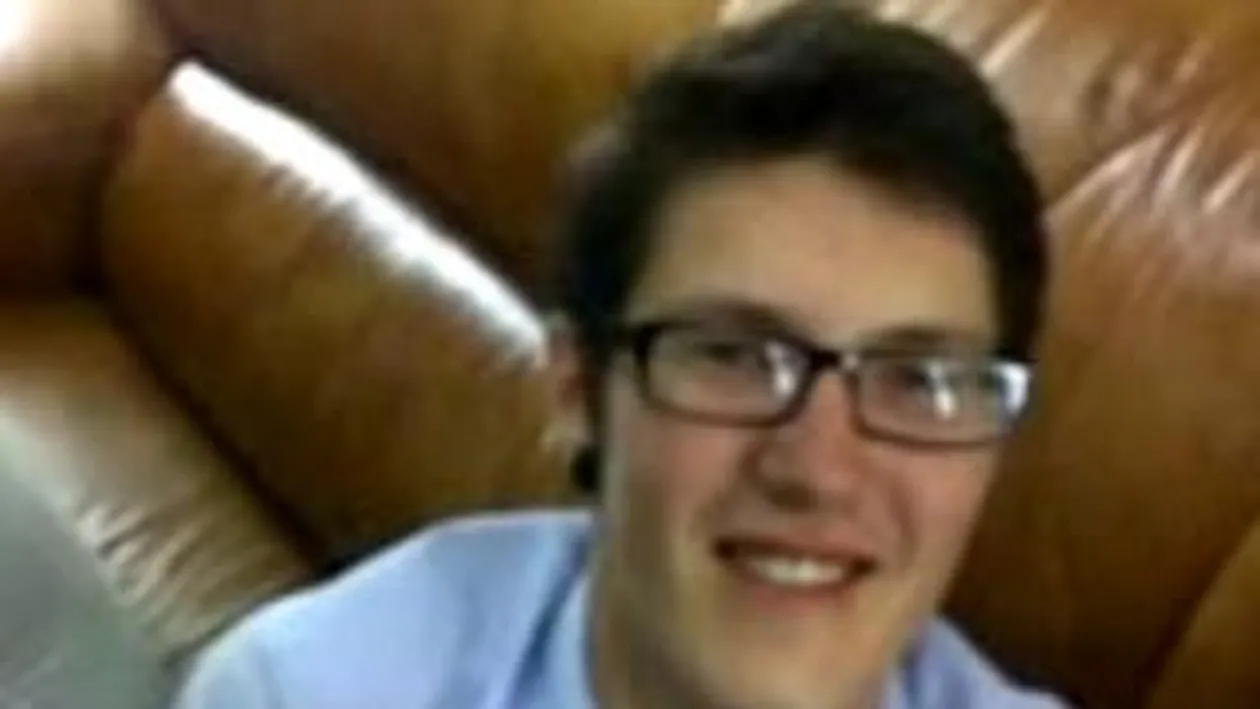 Video! Uite cum s-au imbatat si s-au drogat liceenii la banchetul de final de liceu - Unul e atat de drogat incat nici alfabetul nu-l stie: Sunt prea fumat, sunt prea fumat - Mai e o luna pana la BAC!