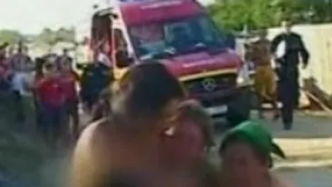 VIDEO Un copil de doi ani a murit calcat de tren, in timp ce alerga dupa mama lui care a traversat calea ferata