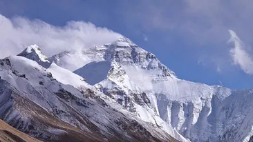 Descoperire MACABRĂ pe vârful înzăpezit al unui munte. Ce au gasit salvamontistii in urma cu putin timp!