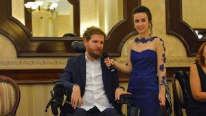 Cine este femeia care îl sprijină necondiţionat pe Mihai Neşu. O cheamă Maria Bacaran şi...