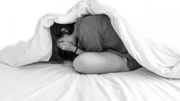 O britanică bănuiește că apartamentul în care locuiește este bântuit. Cum arată tabloul care a speriat-o. FOTO