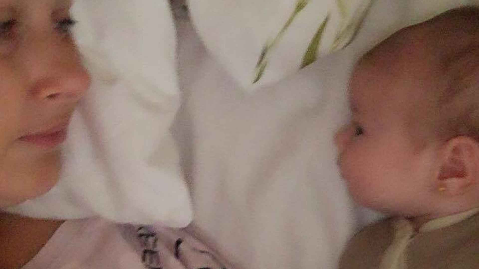 Gabriela Cristea, anunţ la început de săptămână! S-a fotografiat cu fetiţa în pat şi...