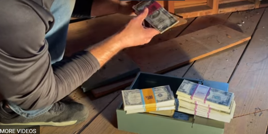 Incredibil ce au găsit în mansarda casei lor. Averea familiei era ascunsă în podea
