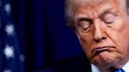 Fractură în baza de susținători MAGA. Figuri cheie din ambele tabere ale mișcării îl critică pe Donald Trump