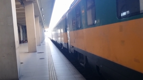 Singurul tren din România care are aer condiționat și toaletă proprie. Cât costă un bilet