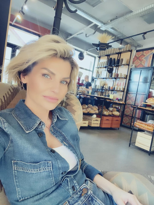 Oana Mareș și-a deschis brutărie în Capitală! Câți lei costă ”pâinea lui Dumnezeu”: ”Ne-am dorit o afacere de familie”