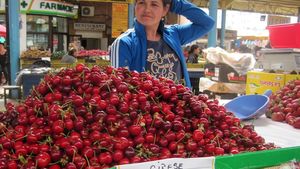 Nu este banc! Au apărut cireșele în România. Cu câți lei se vinde o singură cireașă