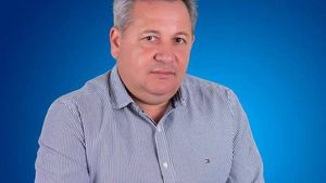 FOTO | SCANDAL la Bistriţa! Un politician ar fi agresat o femeie, după ce era să o lovească pe trecerea de pietoni!
