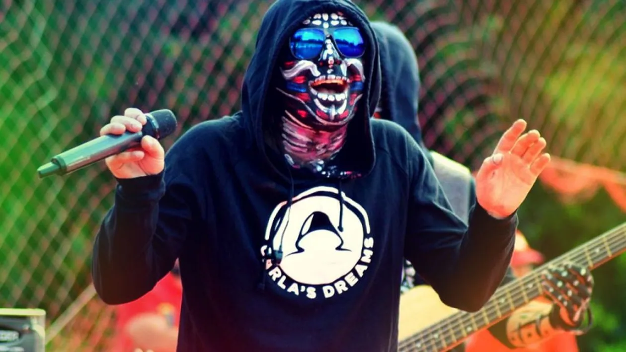 Au ieșit din viața publică și cântă pe stradă în Chișinău? Carla's Dreams, imagini controversate pe internet | VIDEO