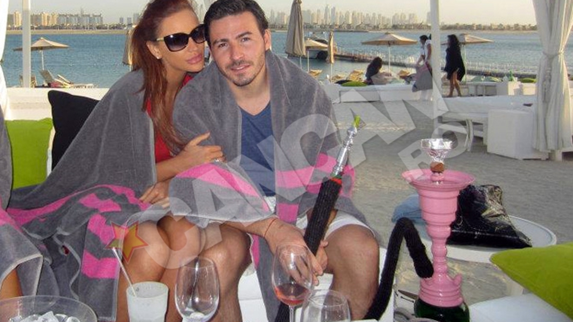 Bianca Dragusanu, pe plaja in Dubai cu geanta de 7.000 de euro! A fumat narghilea cu iubitul ei, Cristea