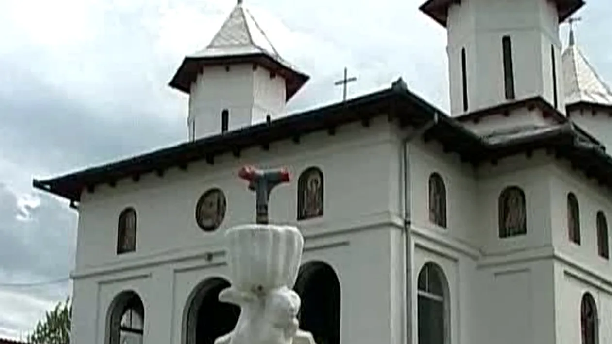 Caz incredibil la o biserica din Vrancea! Preotul satului este violent cu enoriasele: Mi-a dat cu crucea si cu Evanghelia in cap