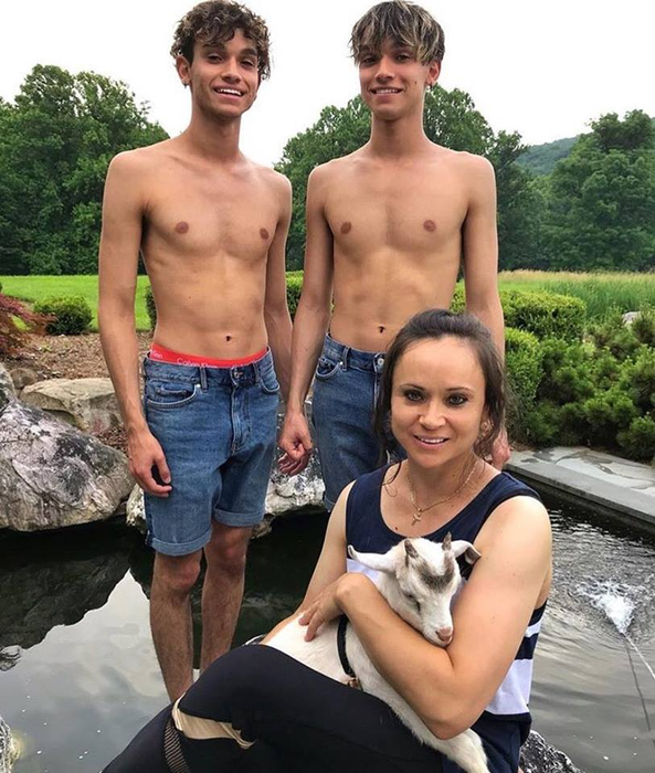 Uite cum arată acum Aurelia Dobre, prima gimnastă din România care a pozat în Playboy! Imagini fabuloase