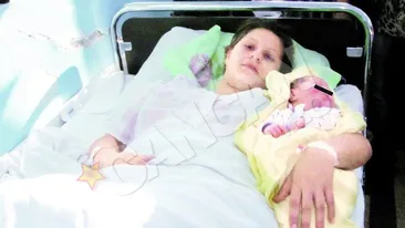 Alexandra a nascut o fetita de nota zece. Nu vrea sa pastreze copilul facut cu colegul de clasa