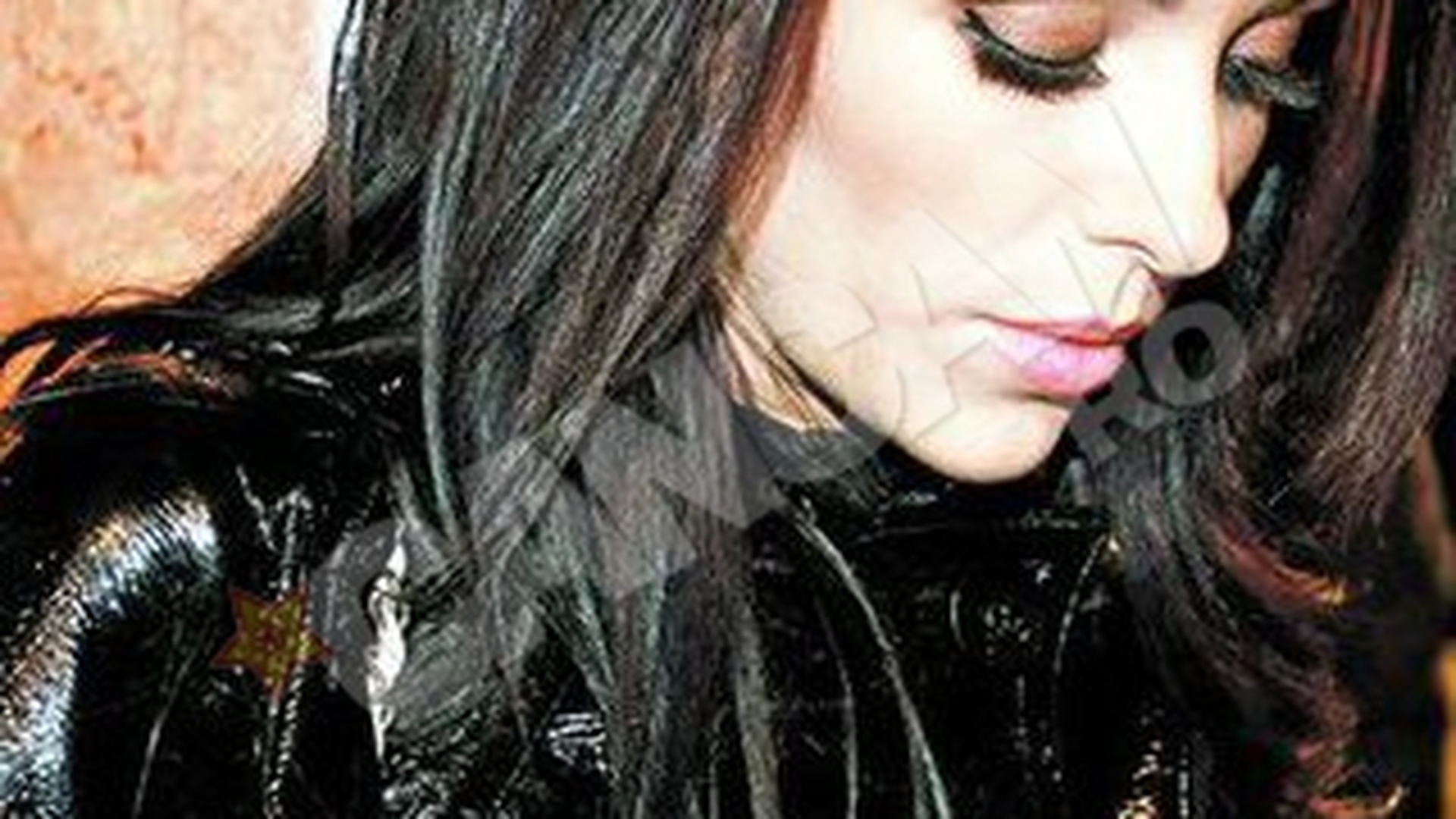 Dupa ce CANCAN a povestit intamplarile groaznice prin care trece artista, Celia s-a incurajat: "Trebuie sa merg mai departe..."