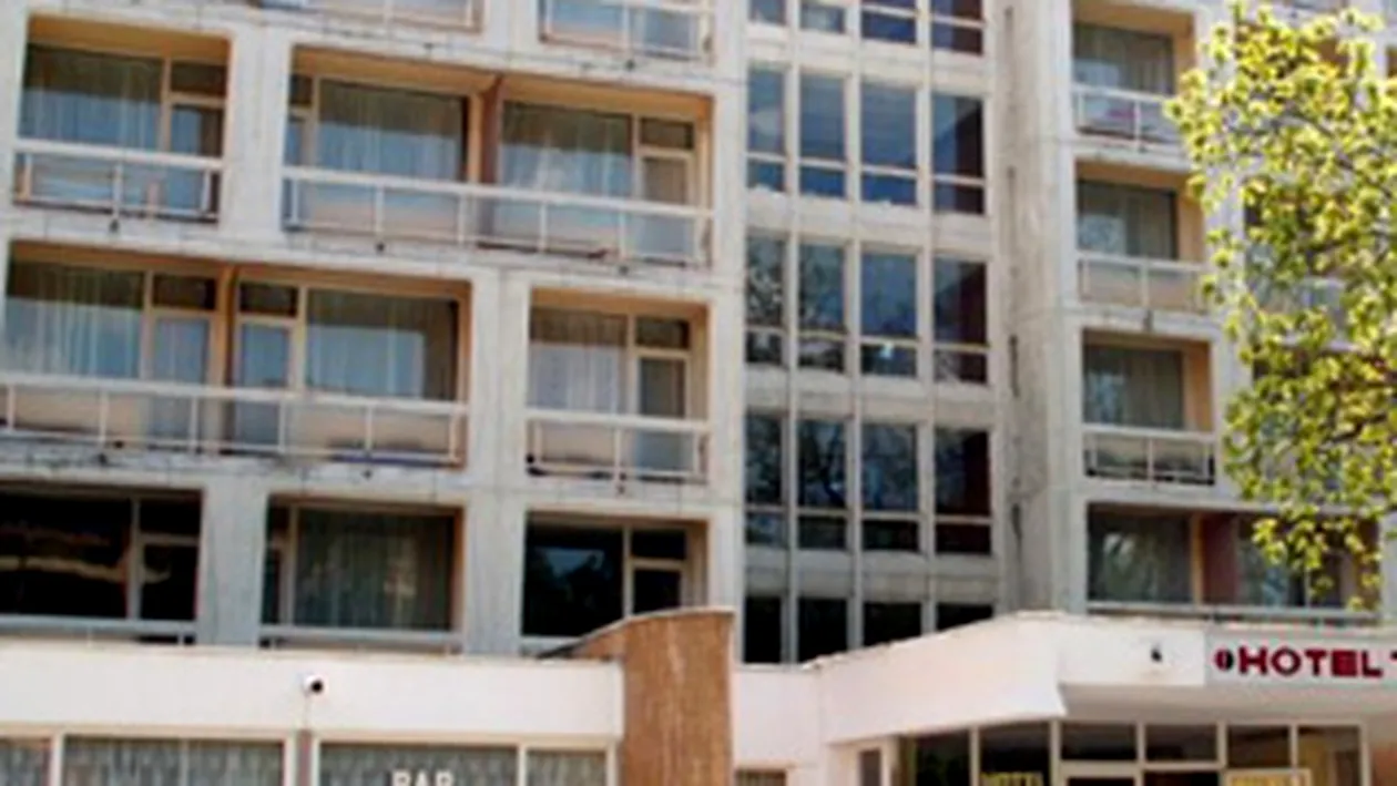 O tanara a cazut de la etajul al cincilea al unui hotel din Neptun