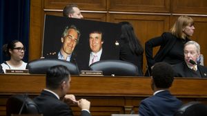 Lista clienților lui Epstein, publicată cu nume și prenume. Donald Trump și Prințul Andrew sunt pe ea