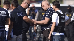 Nu e banc! Cum este transportat Gheorghe Dincă din celulă în curtea Penitenciarului Jilava