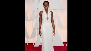 Lupita Nyong, pradata de hoti imediat dupa premiile Oscar! I-a disparut rochia de 150.000 de dolari