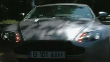 Adina Alberts are masina de 100.000 euro! Stateam la semafor si unii au venit si au pupat-o