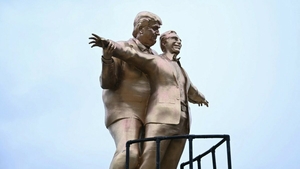 Donald Trump, criticat din nou pentru relația cu Epstein. Unde a fost amplasată statuia care recreează celebra scenă din Titanic